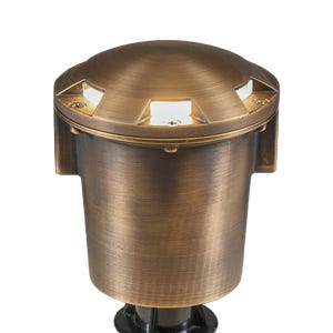 VOLT®Salty Dog MR16炮塔顶部黄铜井灯具有炮塔顶部眩光防护，将光直接向外，而不是向上。