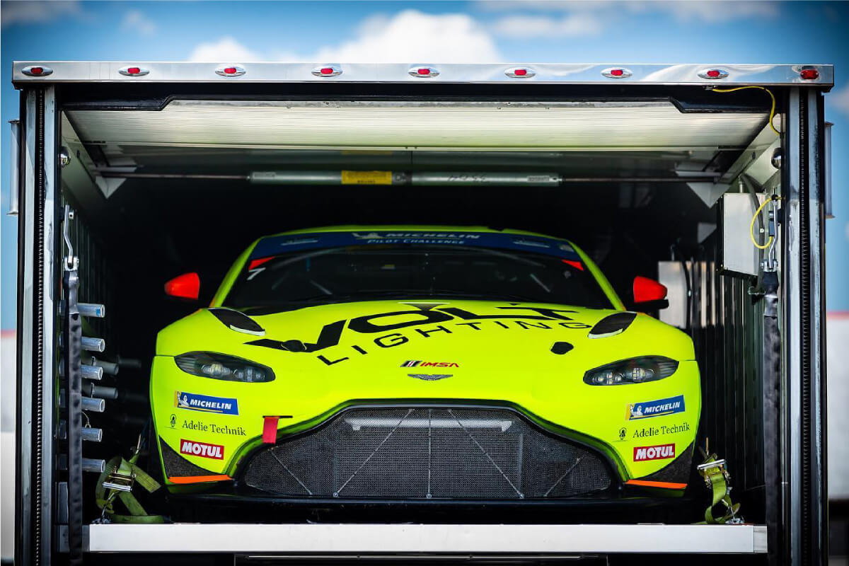 阿斯顿·马丁(Aston Martin)Vantage GT4卡车