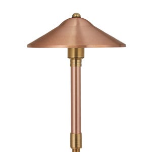 VOLT®Max Spread Mini Copper path & area light用于景观照明188bet在线。