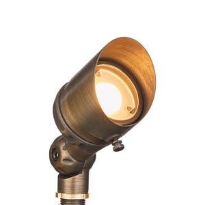 VOLT®G4英菲尼迪30集成LED黄铜聚光灯照明。