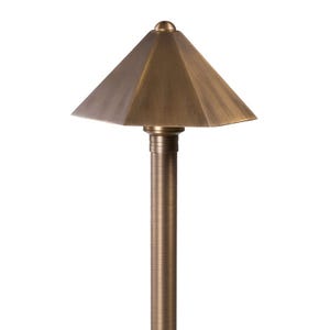 VOLT®阳伞黄铜路径和区域灯，用于人行道，车道，露台和草坪。