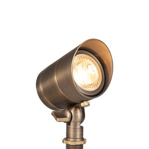 VOLT®Multi-Flux集成LED黄铜聚光灯照亮。
